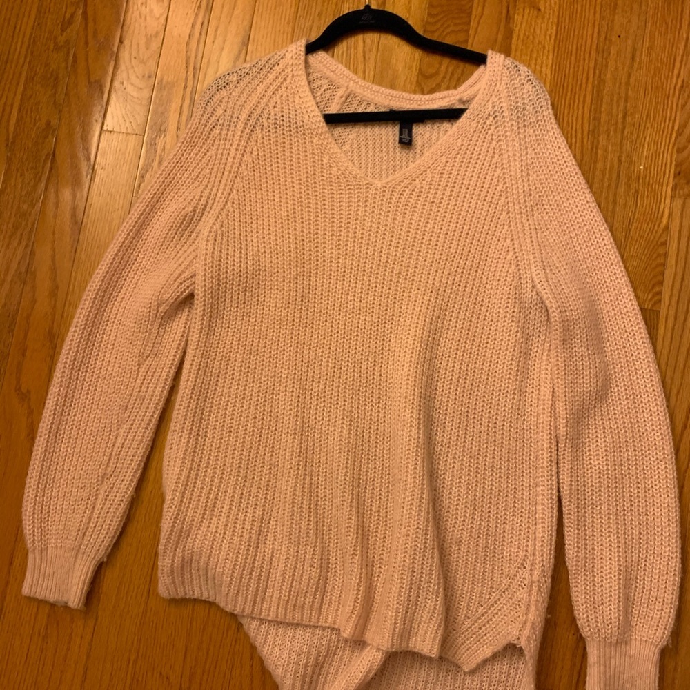 Oversized light pink sweatshirt